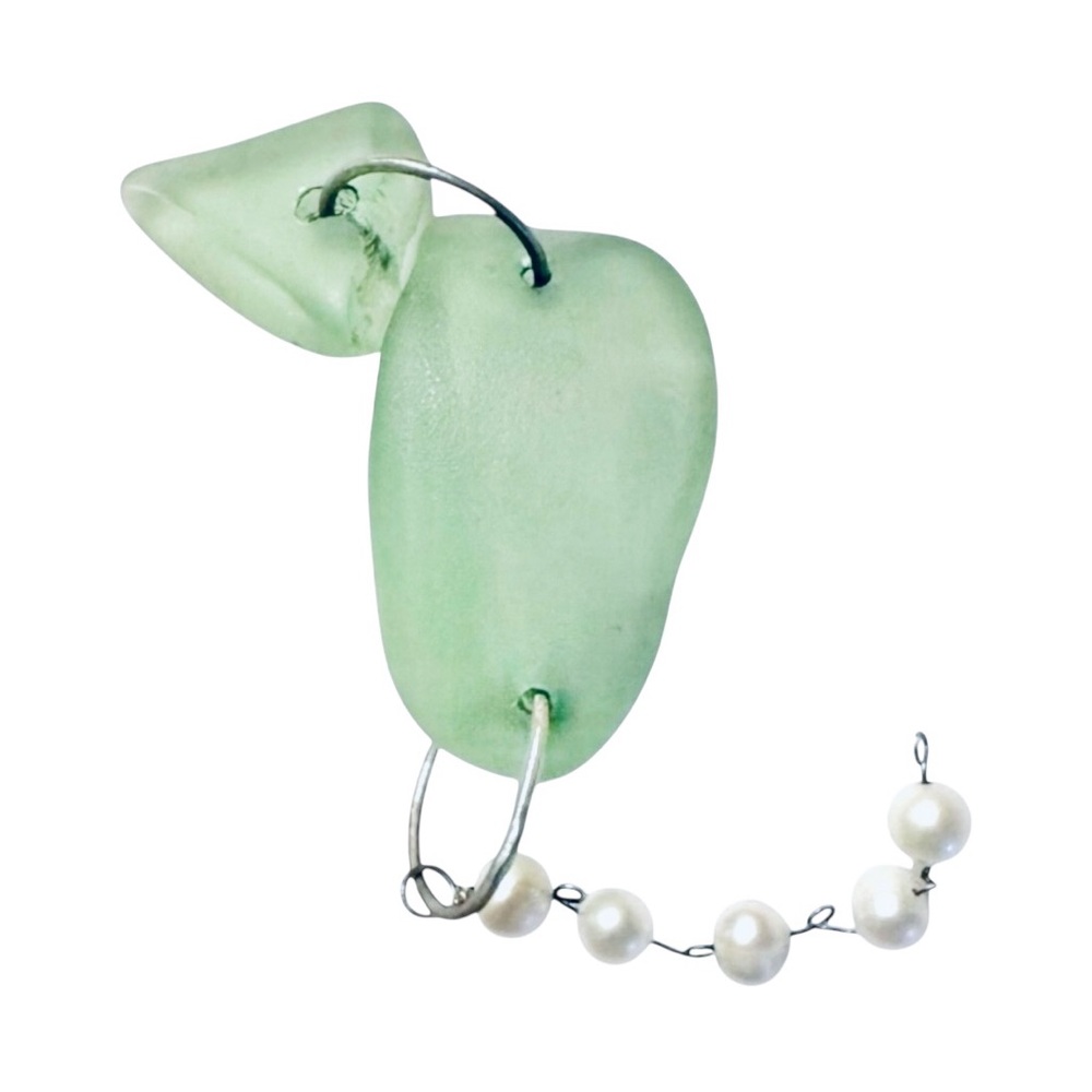 Handcrafted Green Sea Glass Pea Pod Pendant Necklace with Faux Pearls - Picture 4 of 6